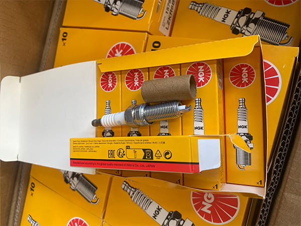 Кейс 2 (OEM): упаковка свічок запалювання двигуна