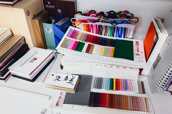 Catalog of materials and colors for laminated packaging from China